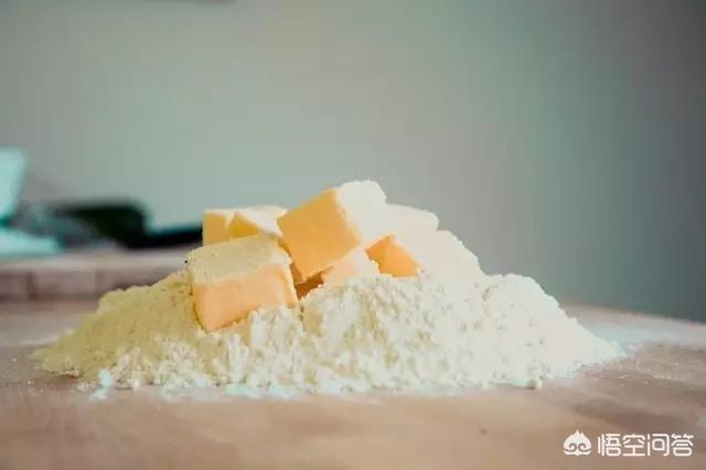 酵母菌的作用有哪些:烘焙入门常识：面粉糖类等原料的作用是什么？