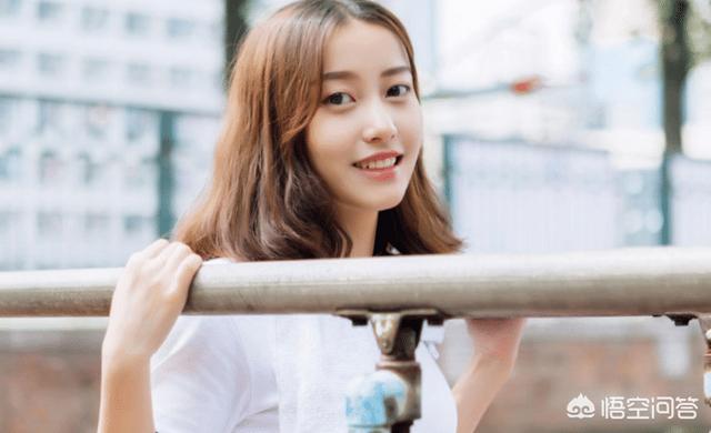 当一个女生喜欢上一个人的时候,有没有什么暗示？