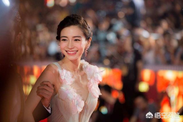 baby现身医院就医:如何评价Angelababy受伤，在医院抽烟上热搜