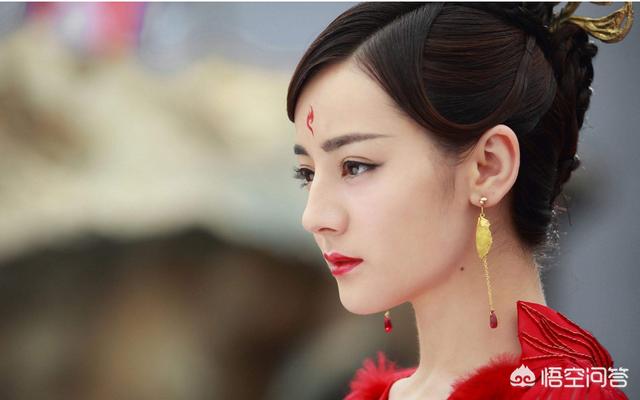 迪丽热巴和古力娜扎:迪丽热巴古力娜扎都红了，同样貌美的新疆小花麦迪娜为何火不起来