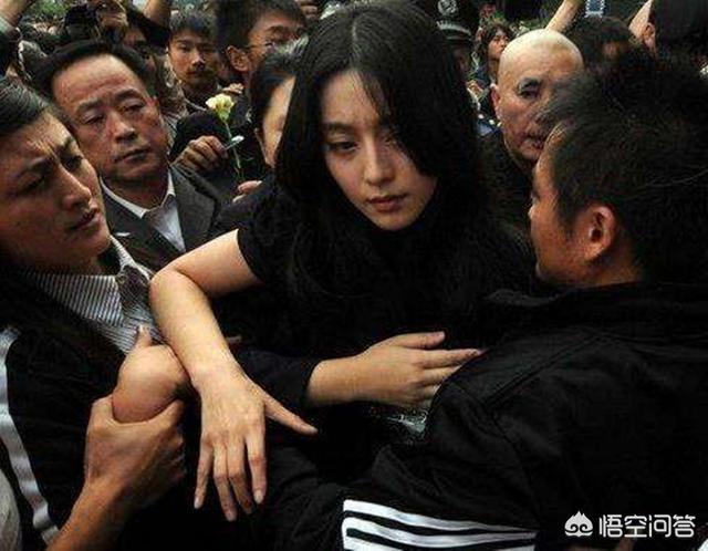 萧敬腾承认恋情:明星在参加活动或被采访时，发生过哪些尴尬或搞笑的事？