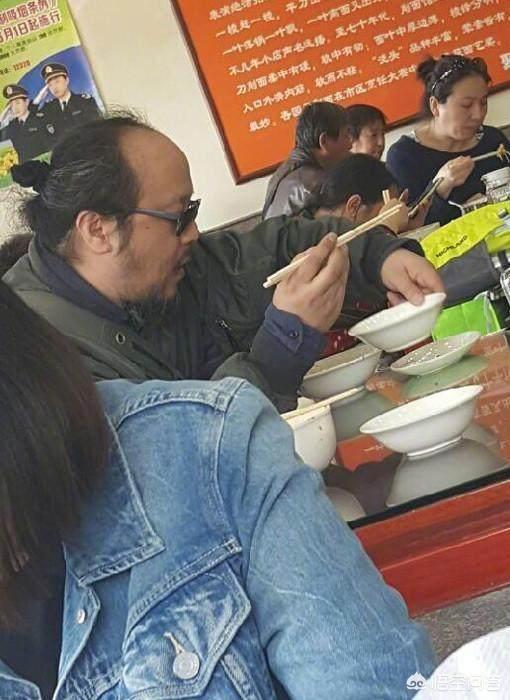 花猫的小屋腾讯微博:窦唯的现状究竟如何？真的像媒体报道的那么落魄吗？
