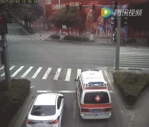 闯红灯姑娘(闯红灯姑娘叫什么名字)