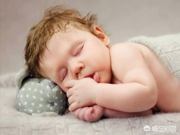 该如何哄睡-个月的婴儿？