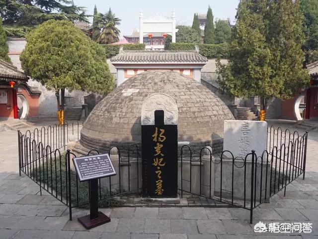 杨贵妃死在马嵬驿,葬在哪里了？马嵬坡虽然有贵妃墓为什么只是衣冠冢？