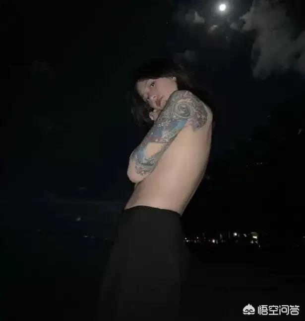 乐嘉老婆照片:李诞网红老婆晒大尺度照片，不怕李诞吃醋吗？