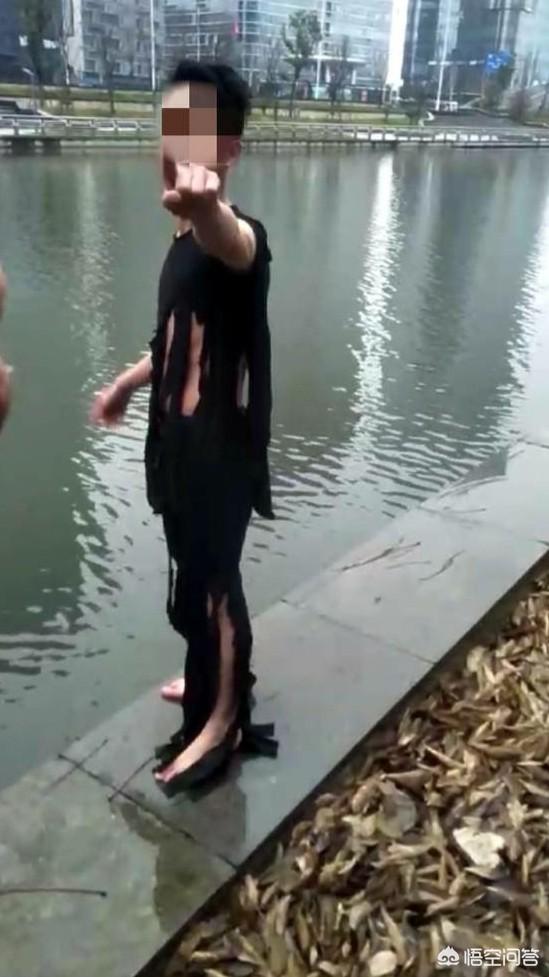 “直播未火身先死”,网红这种“社会病”该怎么治？近日,关于小伙直播跳河不幸身亡的事情,你怎么看？