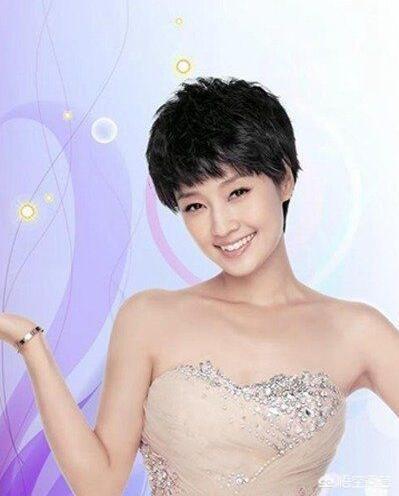 短发型女图片<a href=https://maguai.com/list/50-0-0.html target=_blank class=infotextkey><a href=https://maguai.com/list/50-0-0.html target=_blank class=infotextkey>时尚</a></a>气质:短发也想烫一下，怎么弄<a href=https://maguai.com/list/50-0-0.html target=_blank class=infotextkey><a href=https://maguai.com/list/50-0-0.html target=_blank class=infotextkey>时尚</a></a>感会比较强？