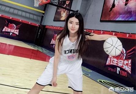 海霞姐是男是女:如何评价央视女主播海霞？她最近怎么样？