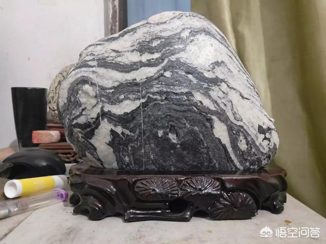 翡翠玉保养油是什么油,奇石，玩的用什么来上油？