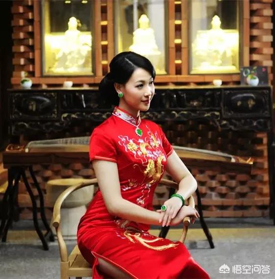 女人适合戴什么玉养人,女性戴翡翠的好处有哪些？