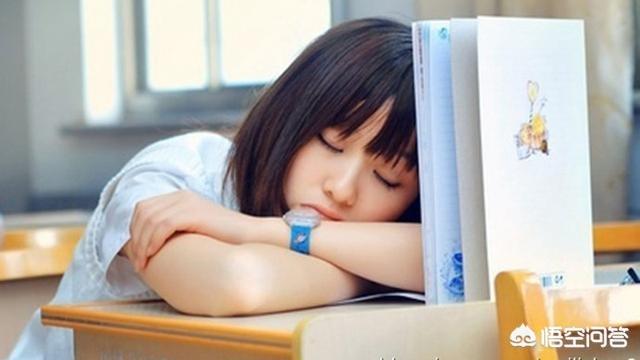 中小学生睡眠时间不达标，班主任不合理安排，使学生睡眠不足，影响其他科目上课，怎么办