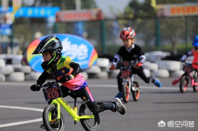 扭扭车适合多大孩子玩，几岁可以骑扭扭车？要注意什么？
