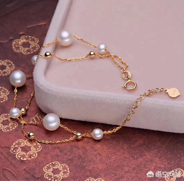 小邹菊项链:小邹菊还是小雏菊 送女友手链，价位500以内有什么推荐？