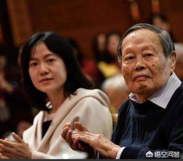 王石老婆:绿地张某婷与王石的田朴珺谁赢谁输？