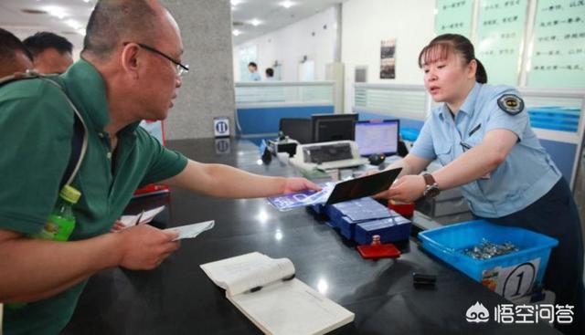 买了新车，是到车管所上牌，还是直接在4s店上牌呢差别在哪里