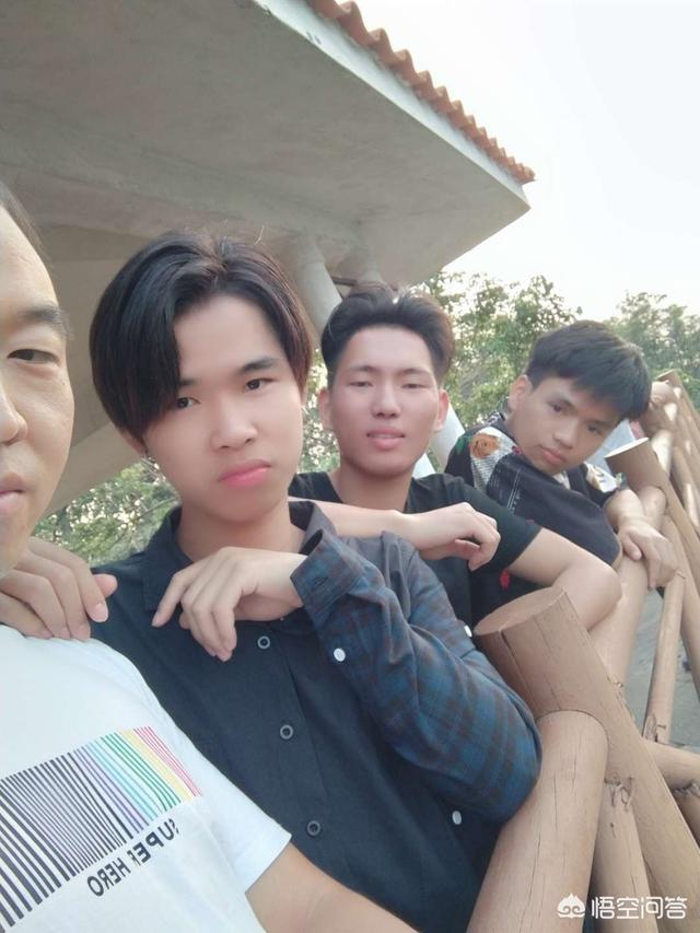 销售怎么去添加自己客户的微信？求请教？