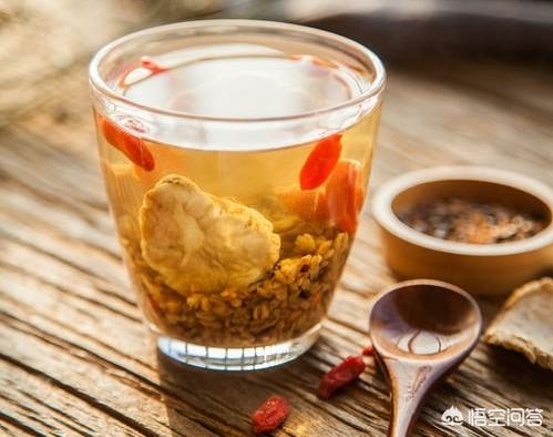 黑枸杞可以和红茶一起泡水喝吗，黑玛卡和红枸杞子泡水喝有什么好处