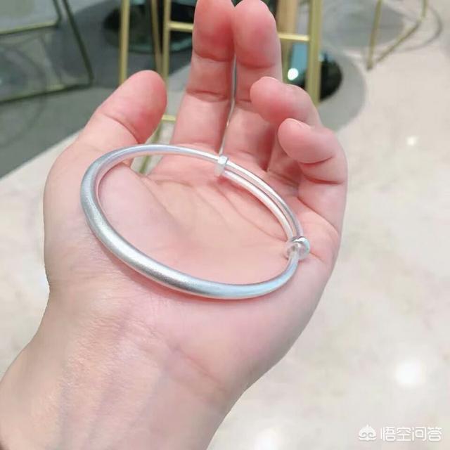 中国黄金金手镯,中国黃金的银手镯怎么样？