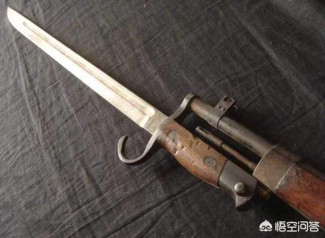 二战时,日本三八式步枪带的刺刀有个钩子,是做什么用的？