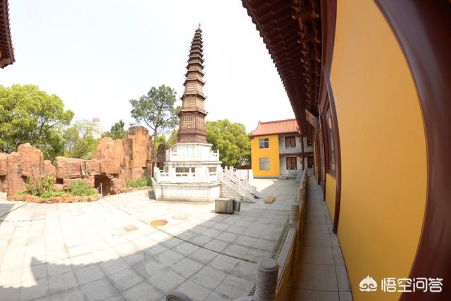 毛致毛致用简历:在小城市买了房欠了点钱，想把农村的房子卖掉合适不？