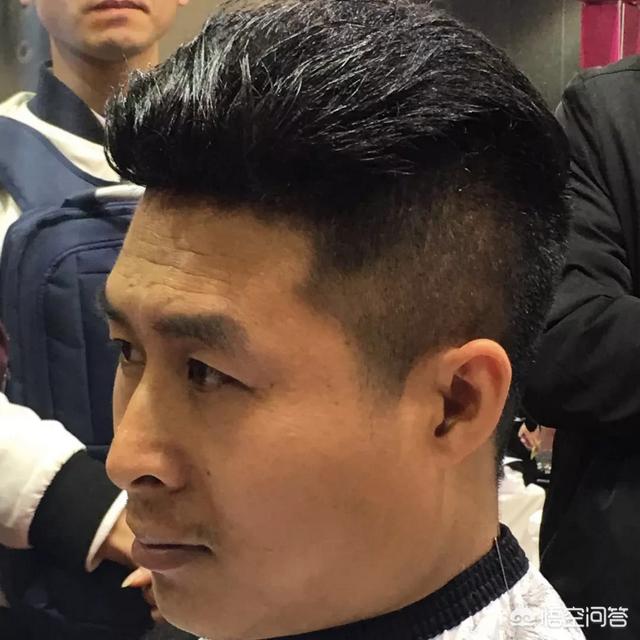徐峥曾当发型模特:年轻秃头，你选择会带假发吗？