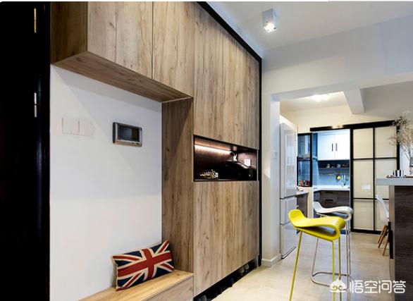 入户门对沙发怎么办,沙发对着入户门，应该怎样做玄关？