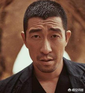 葛优低调出席酒宴:父亲去世，一切从简，不办宴席是不孝吗？会被村里长辈骂吗？