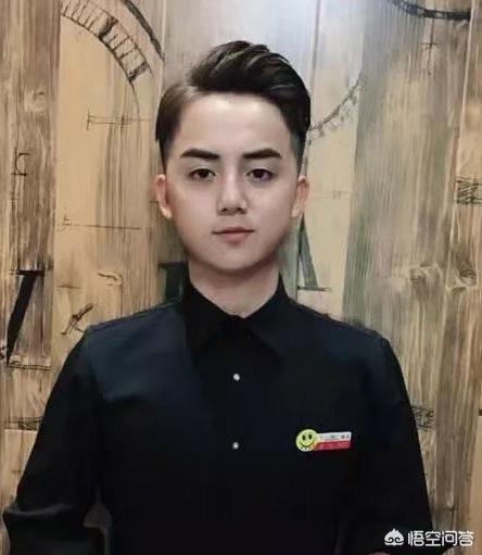 圆脸男生短发发型:圆脸男生应该烫什么发型？
