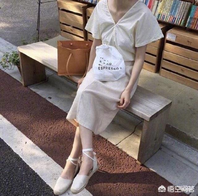怎样搭配衣服和包包？