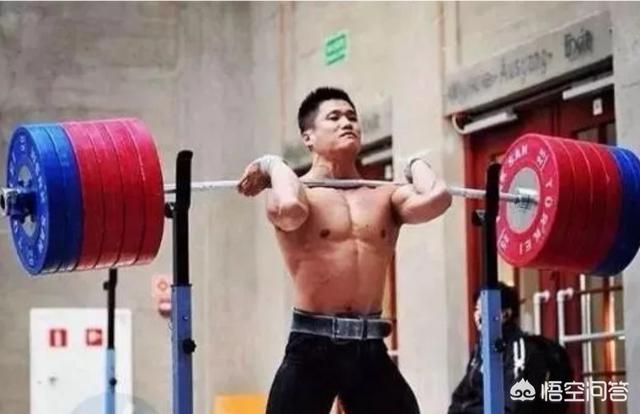 吕小军:为什么中国一些举重运动员看着不是很高大却能深蹲300多公斤