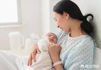 宝宝不吃奶老是打饱嗝:新生儿不喝母乳闹情绪如何处理？