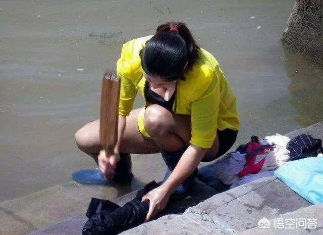 留守妇女与狗视频:农村突现“留守大军”，假寡妇、留守男数量大增，为啥不去打工？ 农村留守狗视频大全