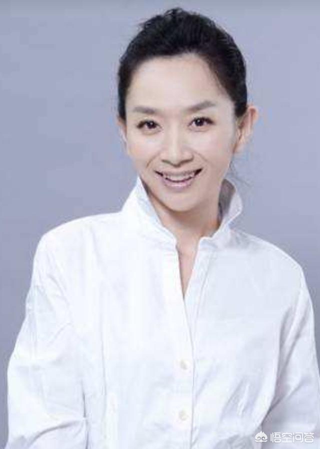 主持人王芳:主持人王芳业余时间讲课卖教材算课外补课吗？