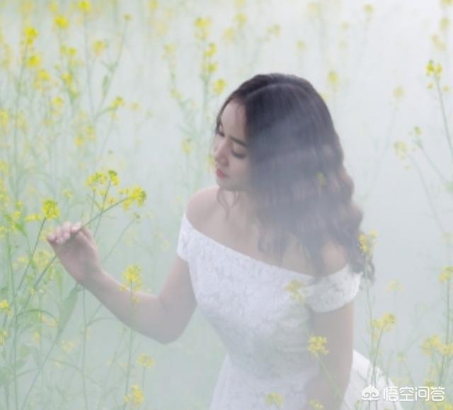 怎么和陌生女生聊天才能让她很感兴趣