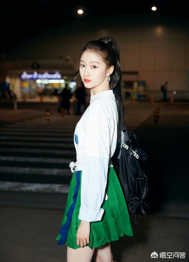 吴倩机场造型:你觉得关晓彤漂亮吗有多漂亮