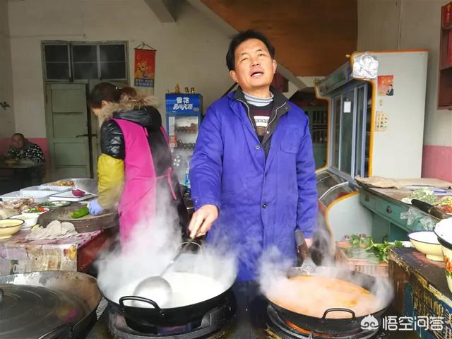 乡镇2000人口左右,普遍消费能力差,有什么好的生意推荐？