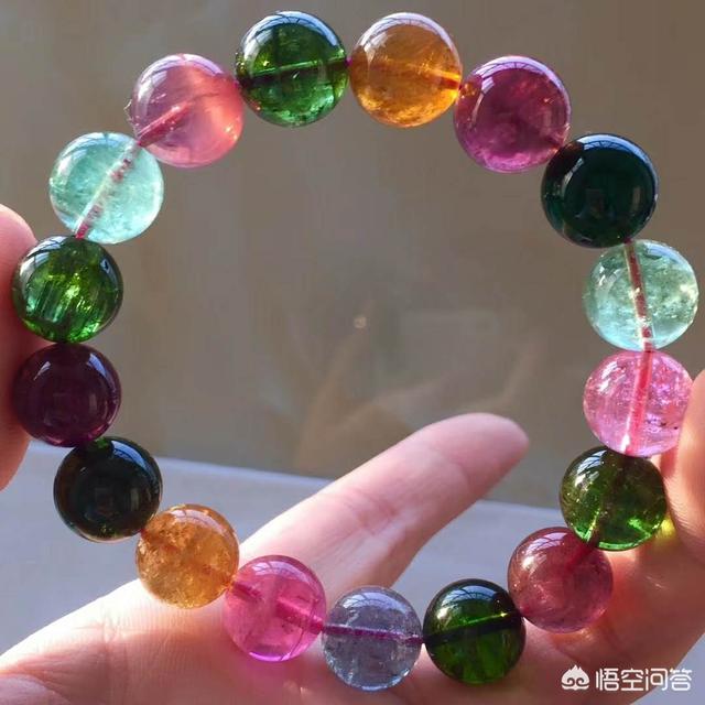 紫红色红宝石好还是玫红色好,五十岁的女人，什么发色才最适合你呢？