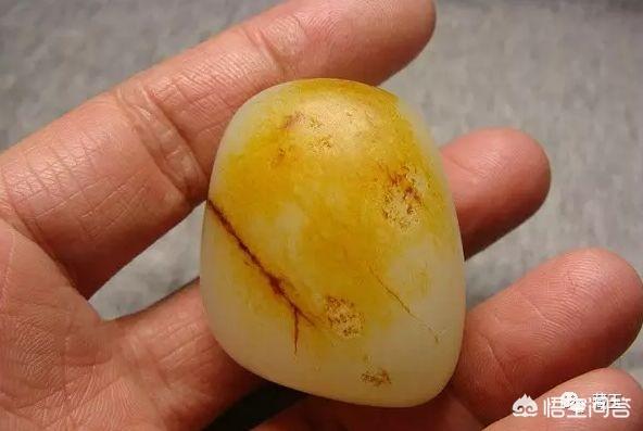 如何鉴别和田玉原石,怎么辨别和田玉籽料原石的洒金皮？