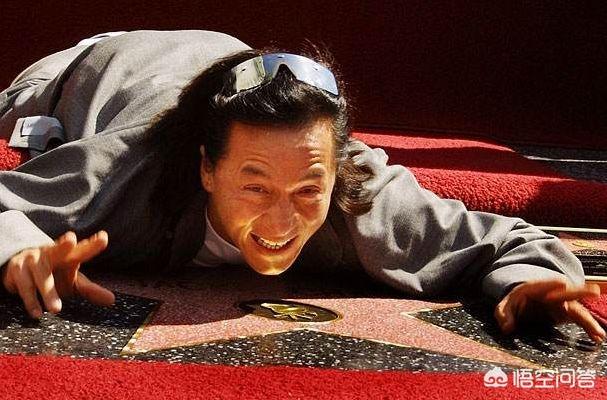 周润发捐身家原因:周润发和成龙至今为什么没有合作过电影？