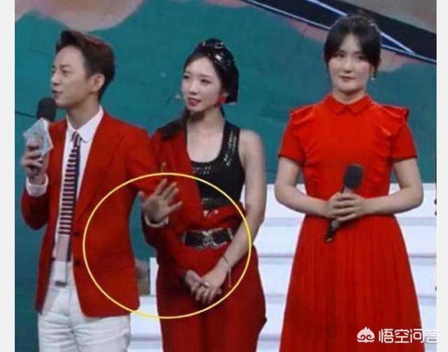 任贤齐扇子:综艺节目中有哪些场景会让你尴尬到脸酸而当事人还毫无察觉？