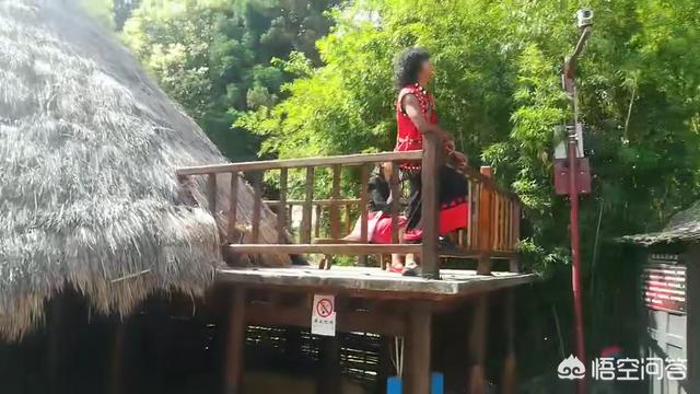 亚马逊女性部落游客，现在非洲和巴西亚马逊河原始丛林生活着原始部落一族，中国有吗