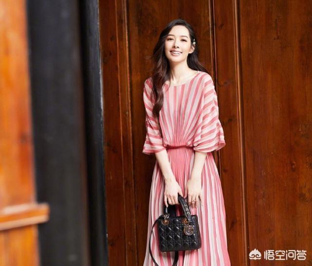 郭碧婷身高:郭碧婷出席巴黎时装周，穿的黑色半透轻薄透纱长裙是什么风格？