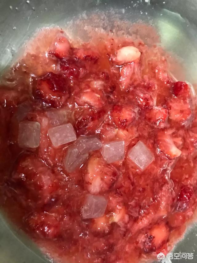 草莓酱新吃法比果味酸奶都好喝，在家如何自制一款养颜美白的草莓酱