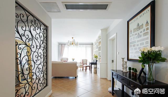 入户门对沙发怎么办,沙发对着入户门，应该怎样做玄关？