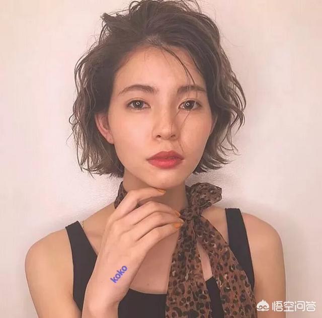 头发油,很痒,头皮屑多,是什么原因导致的？