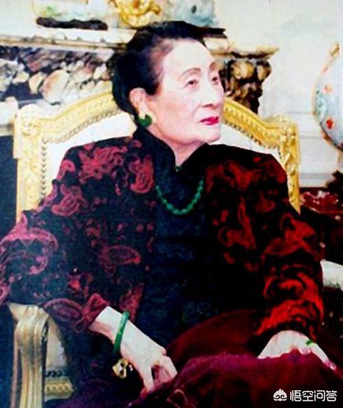 女人适合戴什么玉养人,女性戴翡翠的好处有哪些？