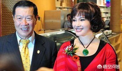 女人适合戴什么玉养人,女性戴翡翠的好处有哪些？