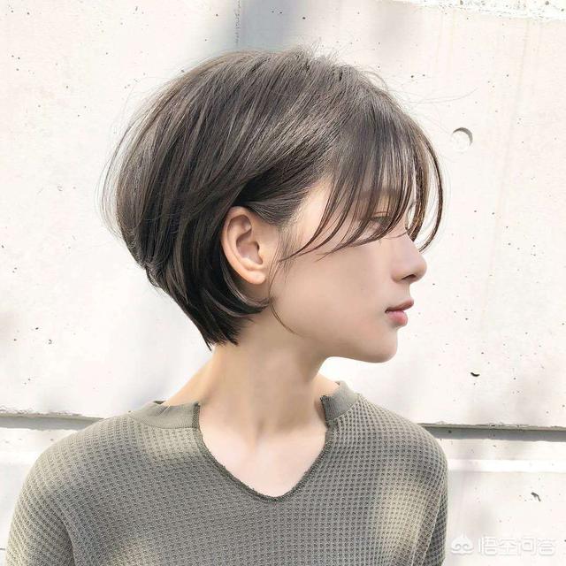 短发型女图片<a href=https://maguai.com/list/50-0-0.html target=_blank class=infotextkey><a href=https://maguai.com/list/50-0-0.html target=_blank class=infotextkey>时尚</a></a>气质:<a href=https://maguai.com/list/50-0-0.html target=_blank class=infotextkey><a href=https://maguai.com/list/50-0-0.html target=_blank class=infotextkey>时尚</a></a>、洋气、减龄的烫发发型有哪些？
