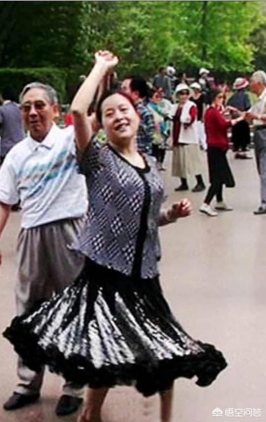 交谊舞、交际舞和广场舞的区别和优点(国标舞和一般交谊舞的区别)
